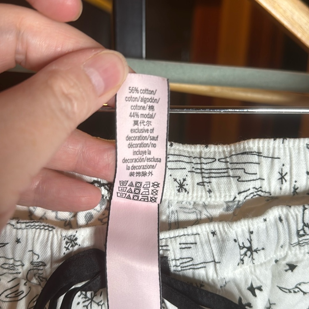 NIP Victoria’s Secret White Winter Reindeer  Jogger Pajama Pants Size XL - Picture 3 of 9